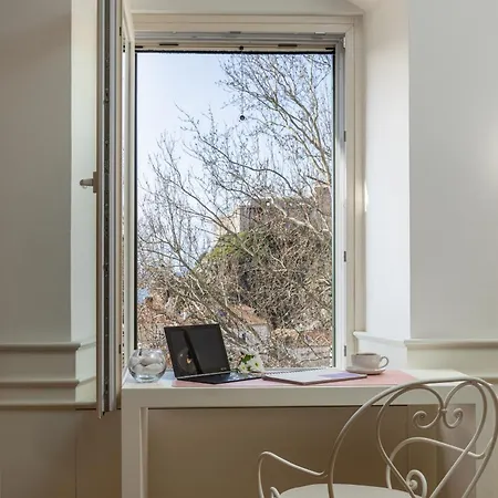 Deluxe Rennesance Corner *