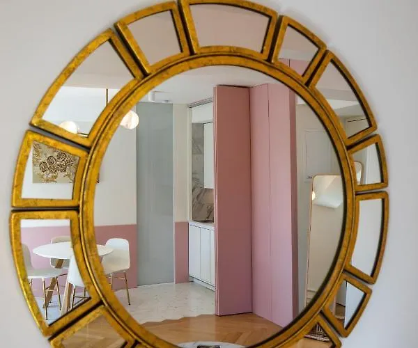 Deluxe Rennesance Corner