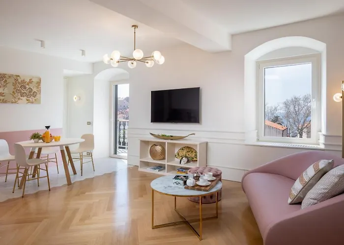 Deluxe Rennesance Corner *