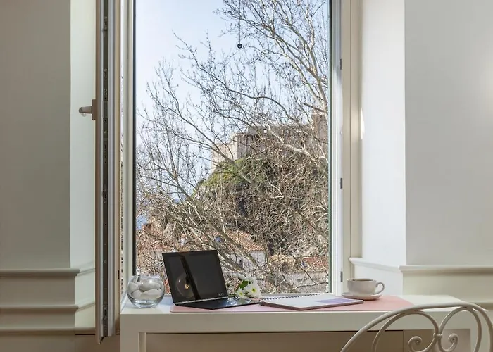 Deluxe Rennesance Corner *