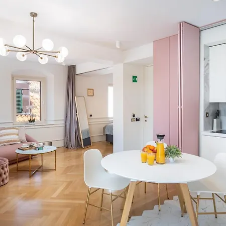 Deluxe Rennesance Corner