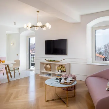 Deluxe Rennesance Corner *